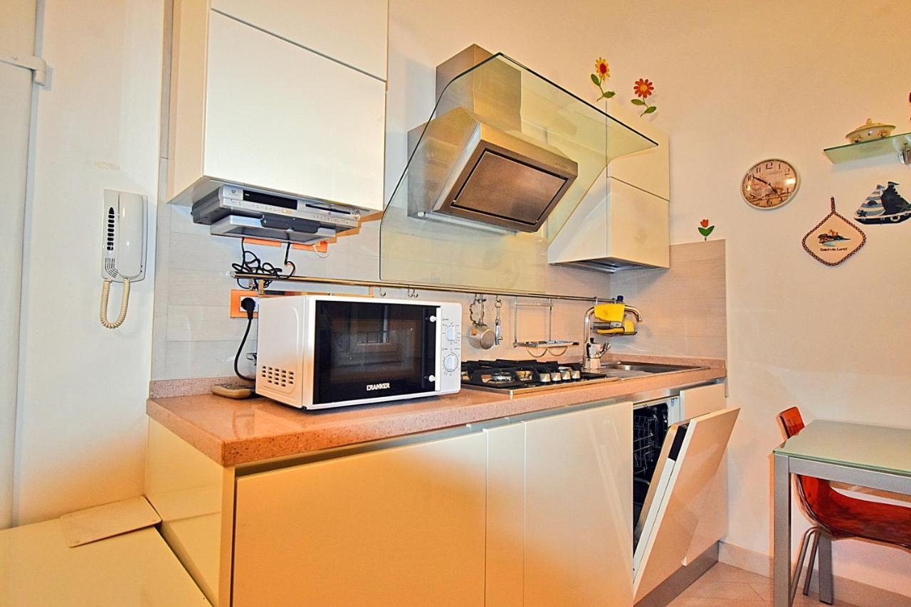 La Tana Del Poeta Apartment Леричи Екстериор снимка
