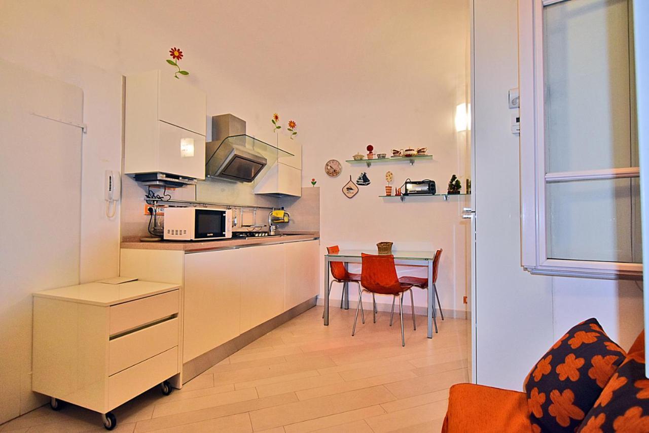 La Tana Del Poeta Apartment Леричи Екстериор снимка